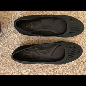 Vera wang like new flats